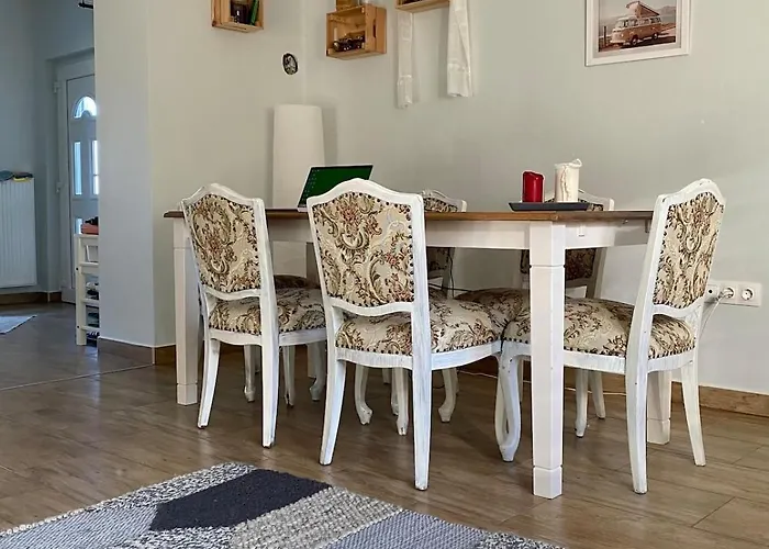 Tatil Evi Harom Piszke Vendeghaz Matraszolos